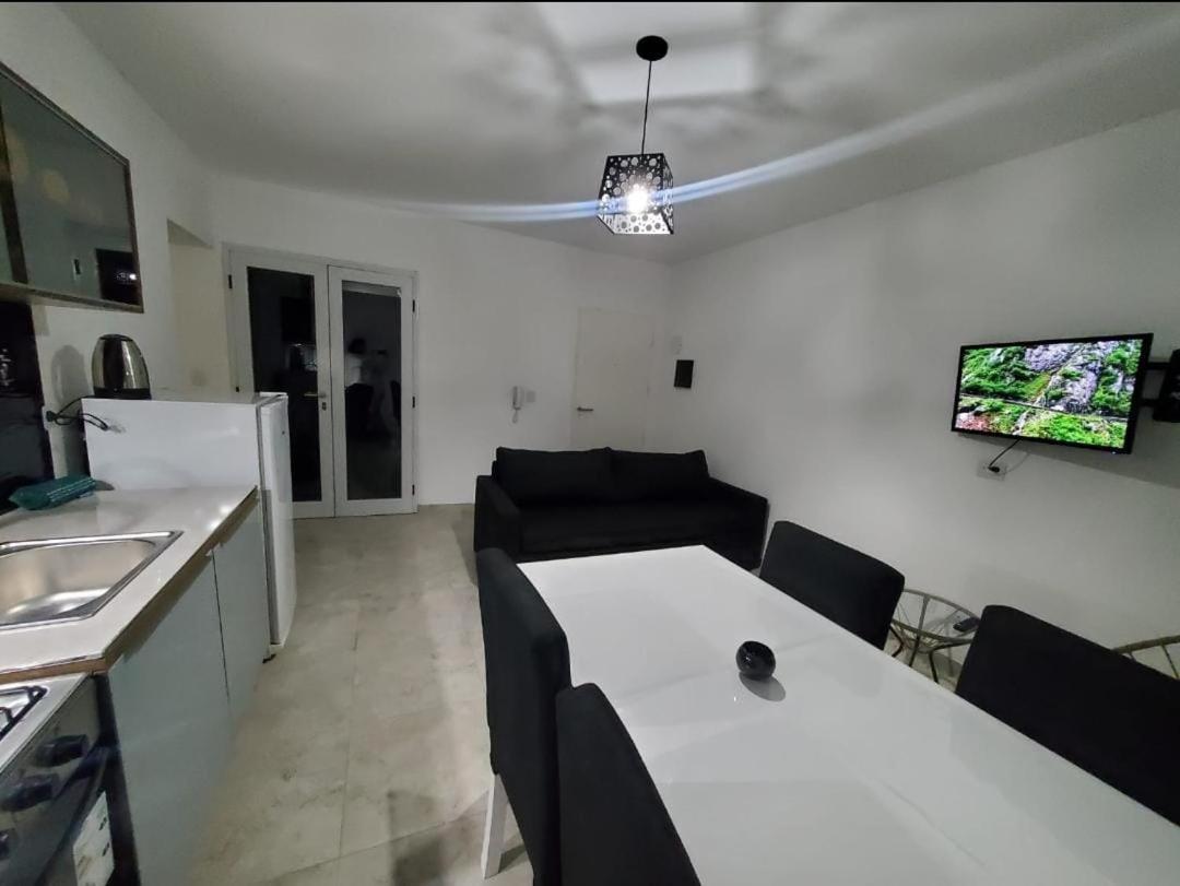 Apartment Travel Ezeiza- 5 Pax- Centro Eze- Shoppings A 8 Min Ezeiza