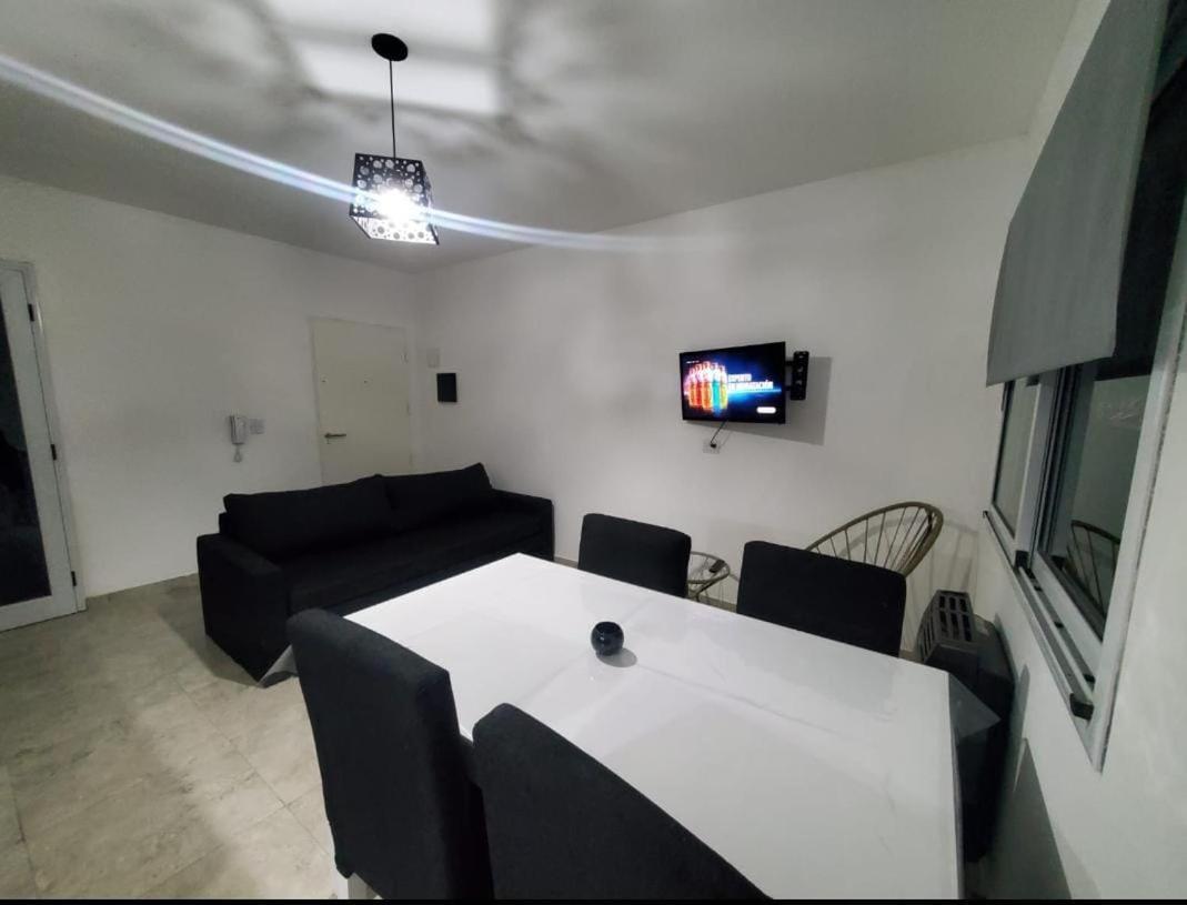 Apartment Travel Ezeiza- 5 Pax- Centro Eze- Shoppings A 8 Min Ezeiza